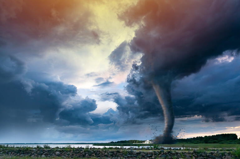 Effects of Climate Risks on Non-Life Insurer_shutterstock_1369326020